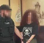 Обезумевшая фанатка нижегородской панк-группы F.P.G. разнесла автомобили и пивнушку 2.webp
