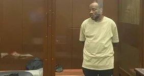 Очередной негр-волшебник с дюпом долларов обещал превратить бумагу в деньги.webp